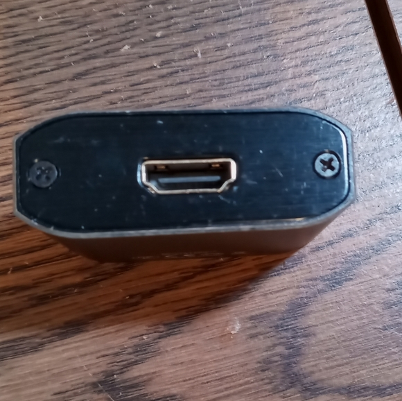 Techole Aluminum Bi-Directional 4K HDMI Splitter Model HS305 & 2 HDMI Cables - Picture 3 of 6